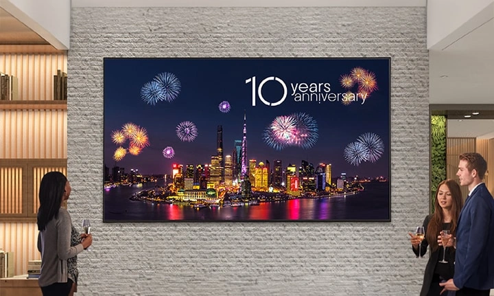 Eye-catching large screen display