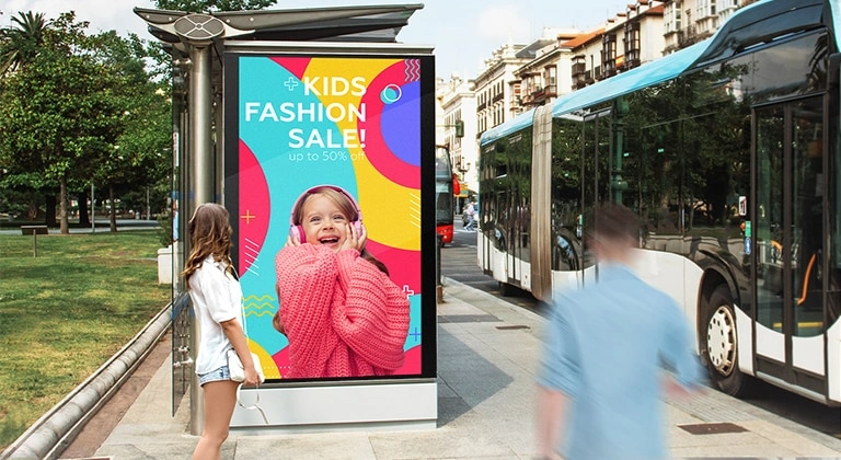 Large Display Optimized for Outdoor Advertisement